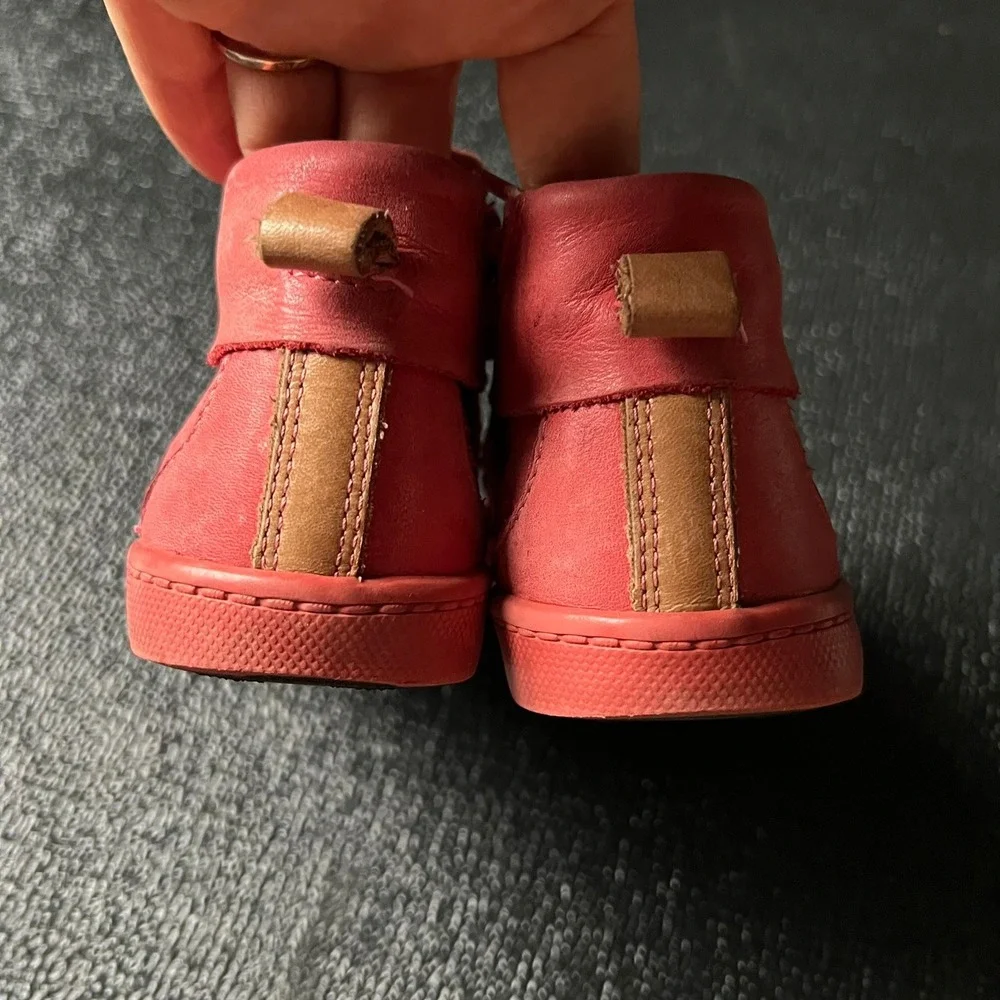 Clarks Kids Red Leather High Top Sneakers Side Zip Shoes US 10 M Leather Insoles
